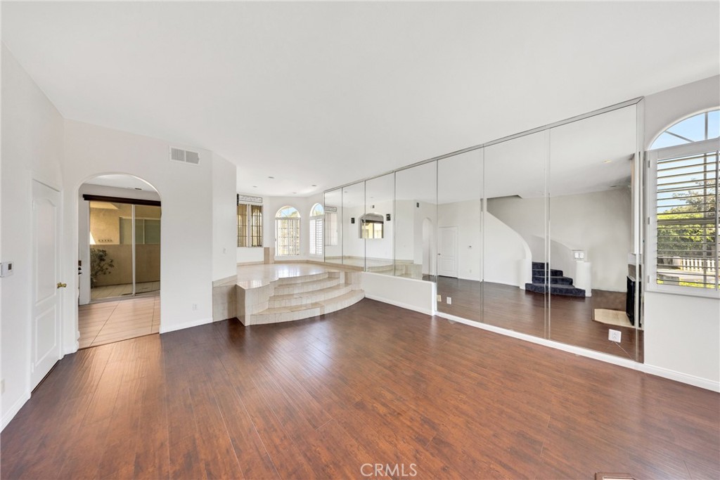 408 W Queen Street 101