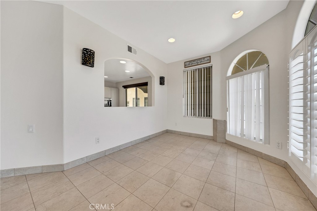 408 W Queen Street 101