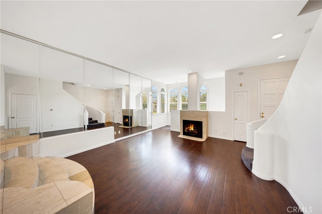 408 W Queen Street 101