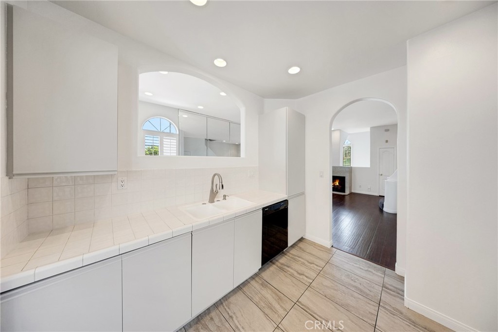 408 W Queen Street 101