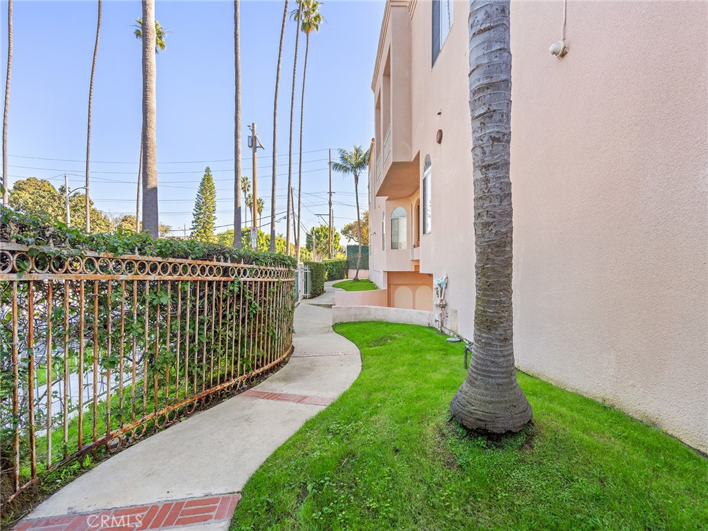 408 W Queen Street 111