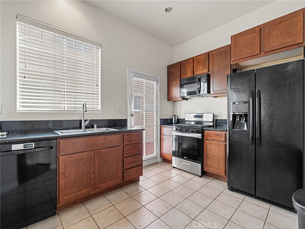 408 W Queen Street 111