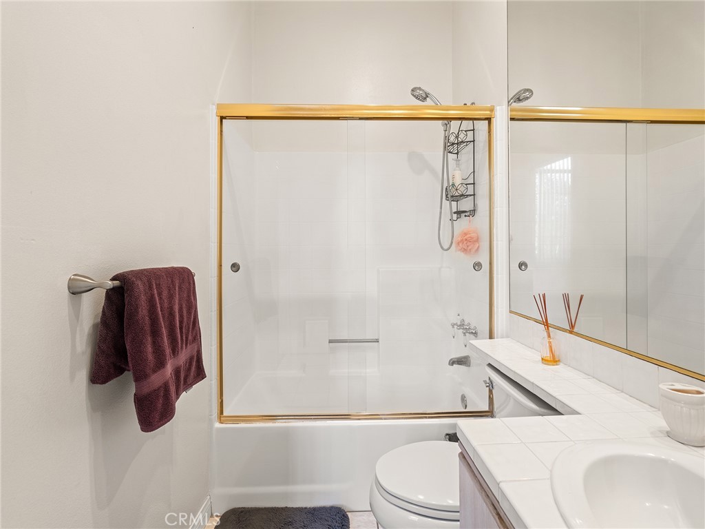 408 W Queen Street 111