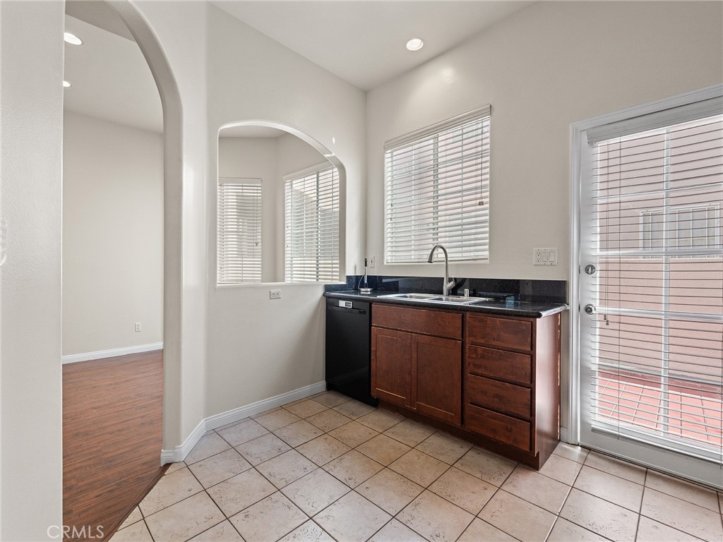 408 W Queen Street 111