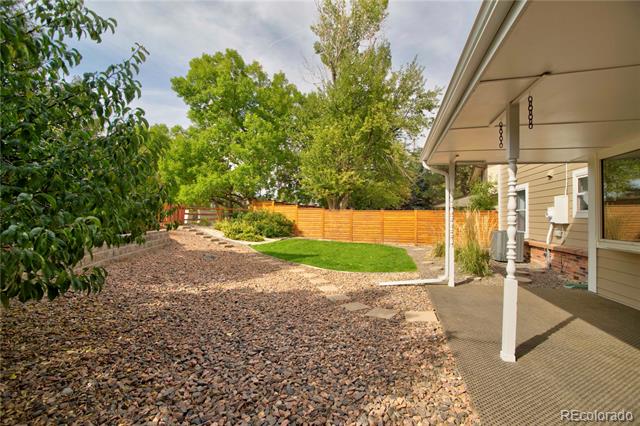 7817 S Poplar Way