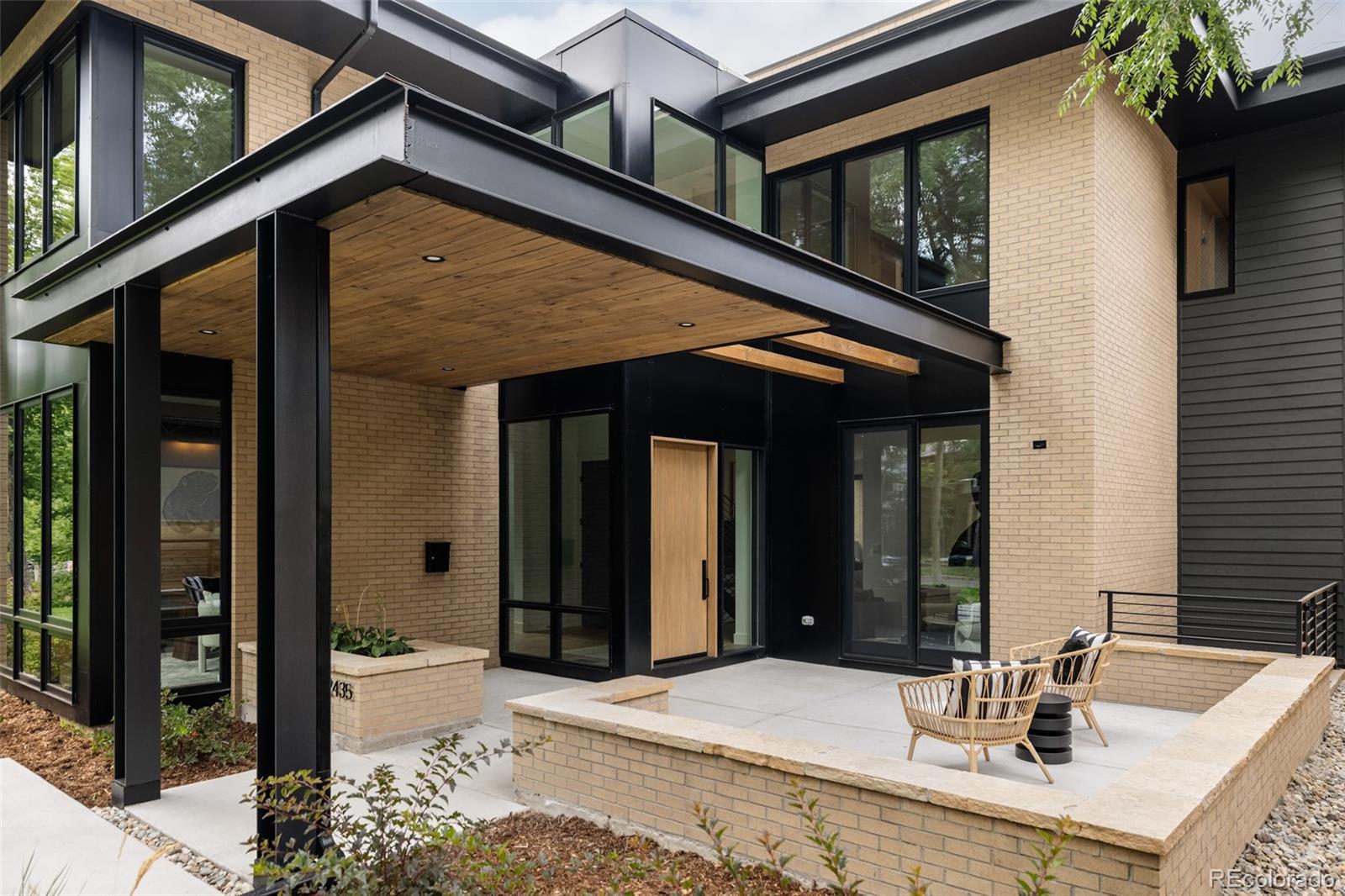 2435 S Josephine Street