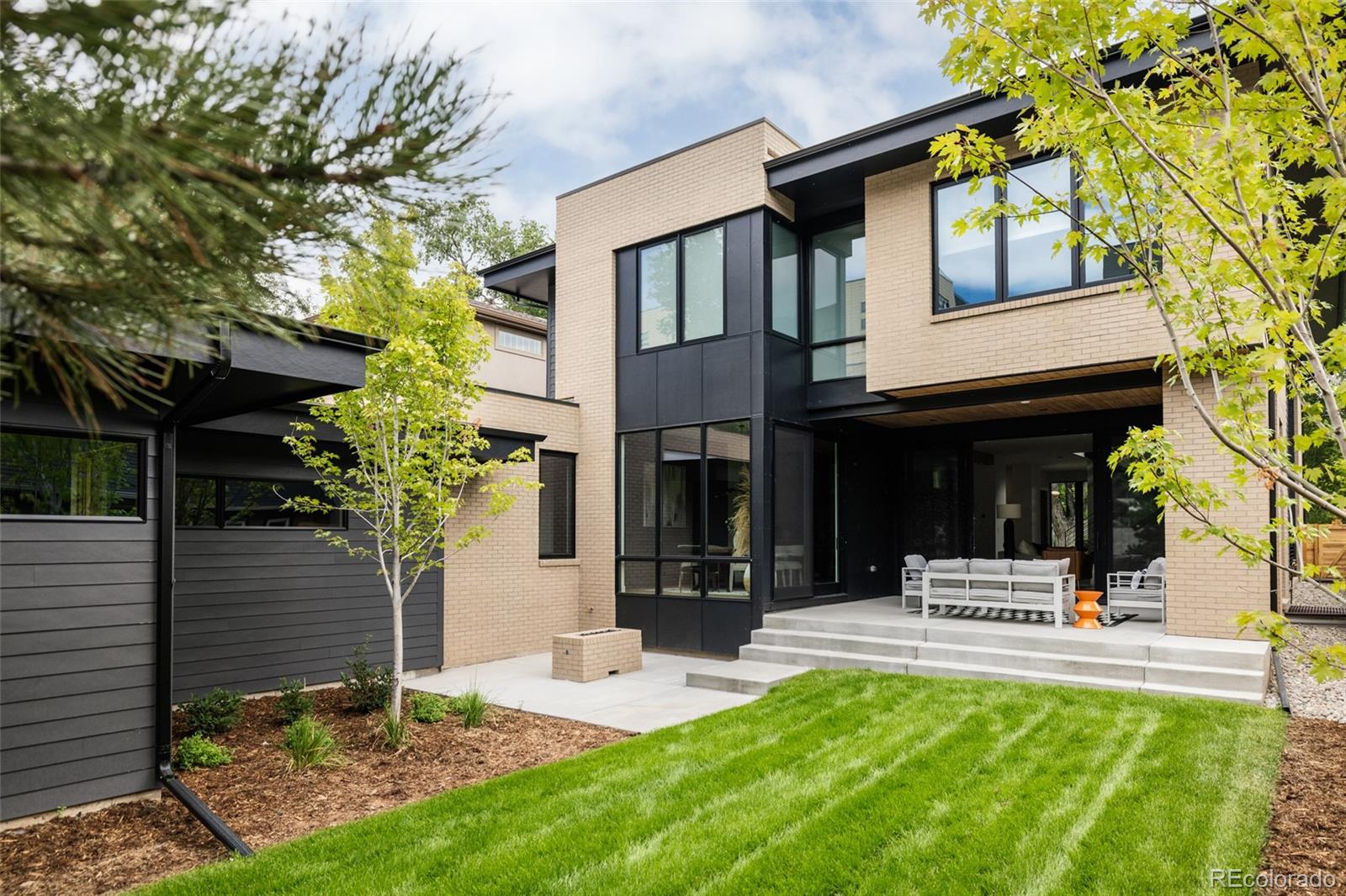 2435 S Josephine Street