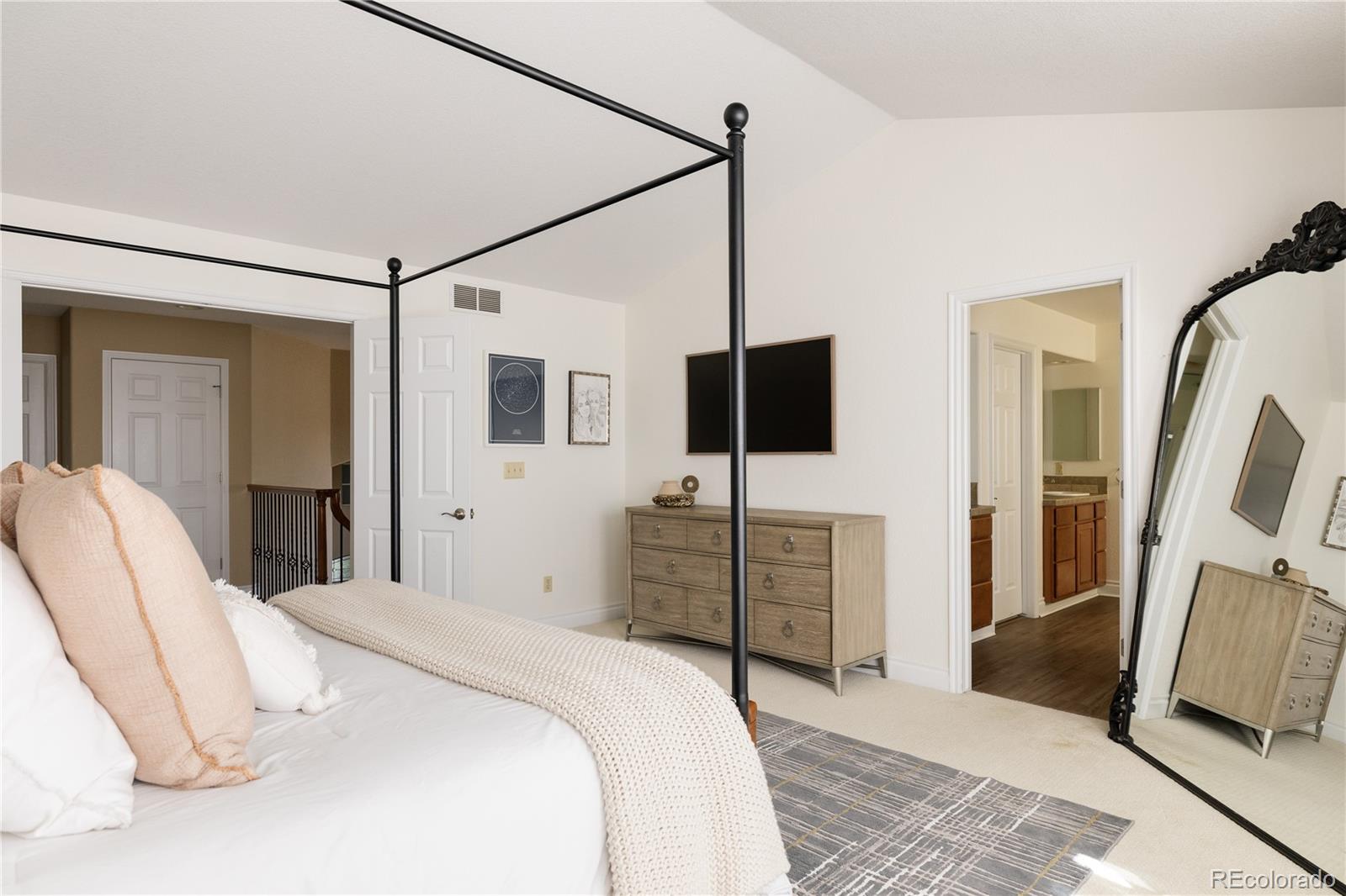 6718 Taft Court