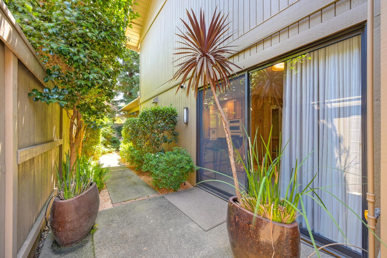 2139 Dame Shirley Way