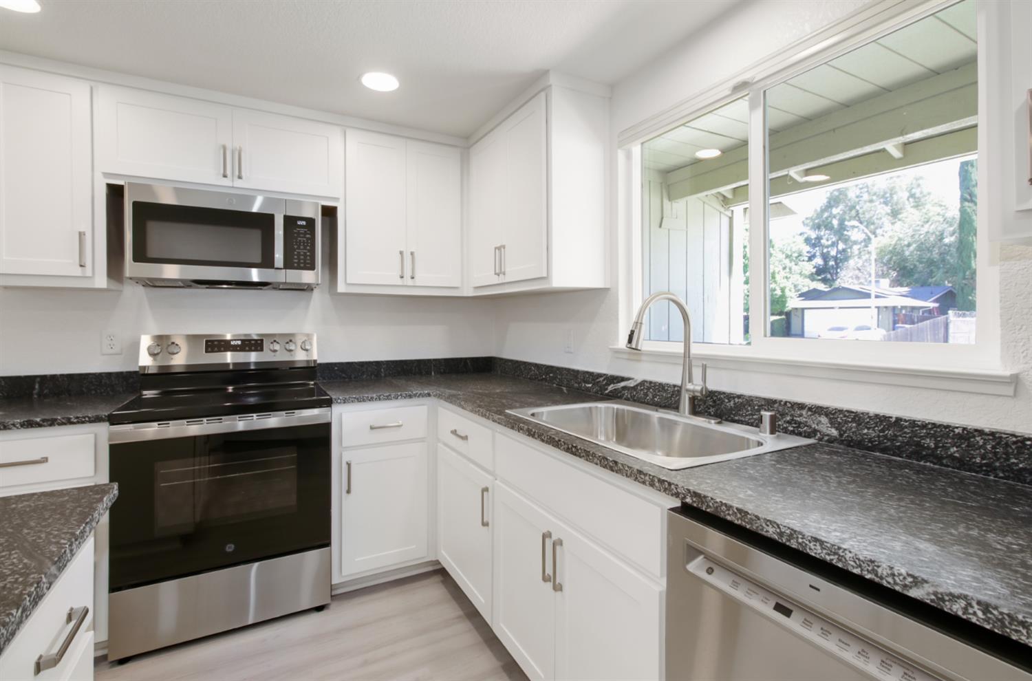 3478 Nut Plains Drive