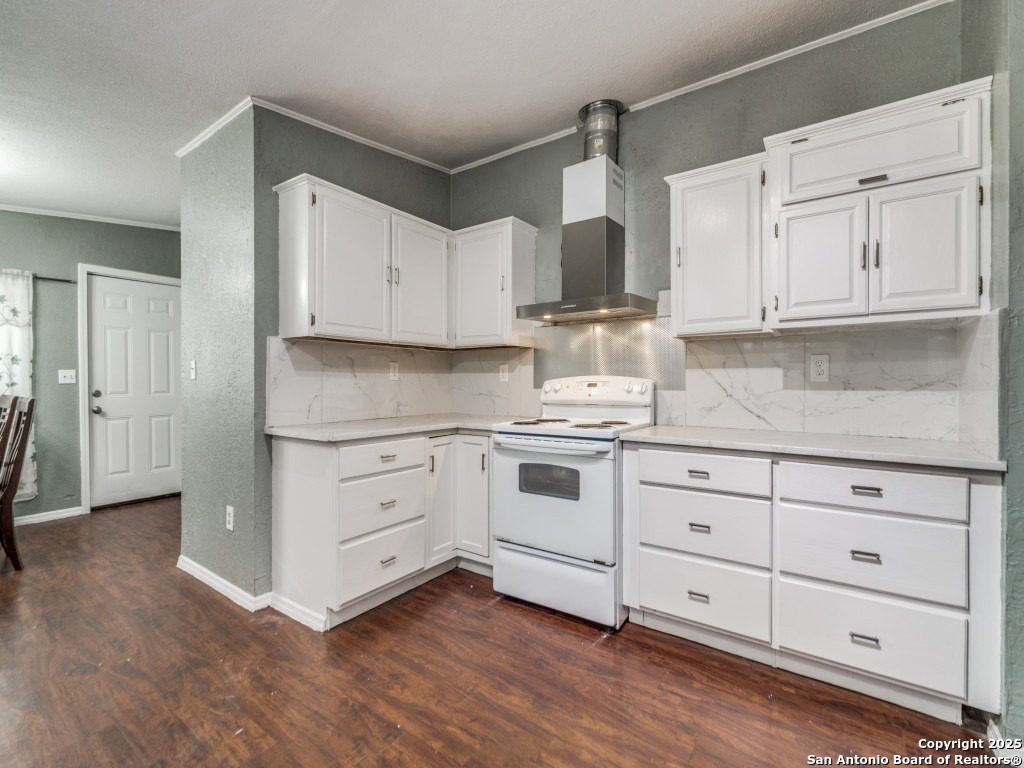 705 Walnut Way