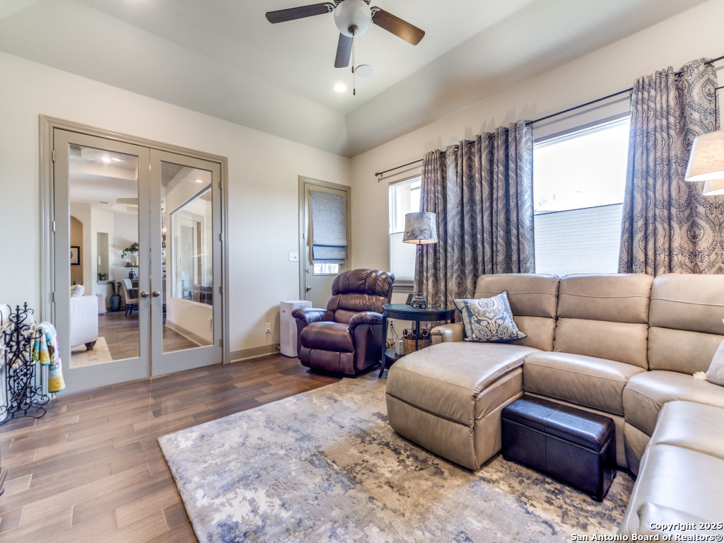 121 Pond View
