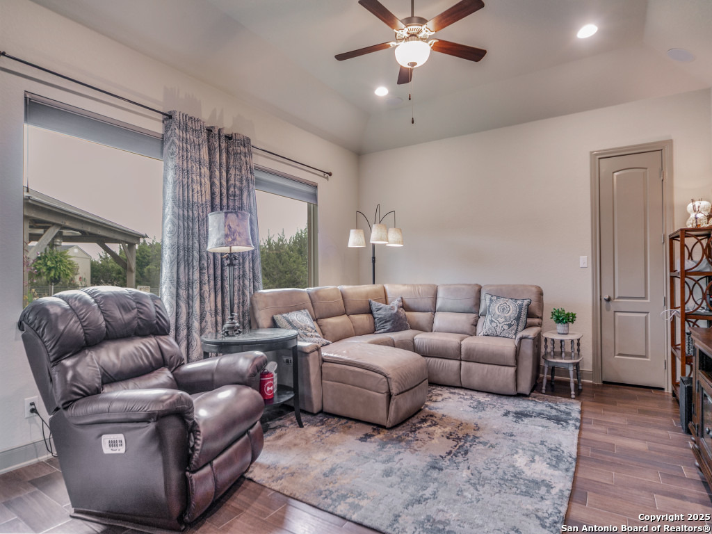 121 Pond View