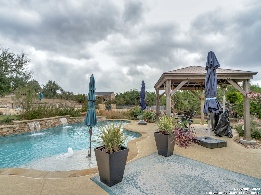 121 Pond View