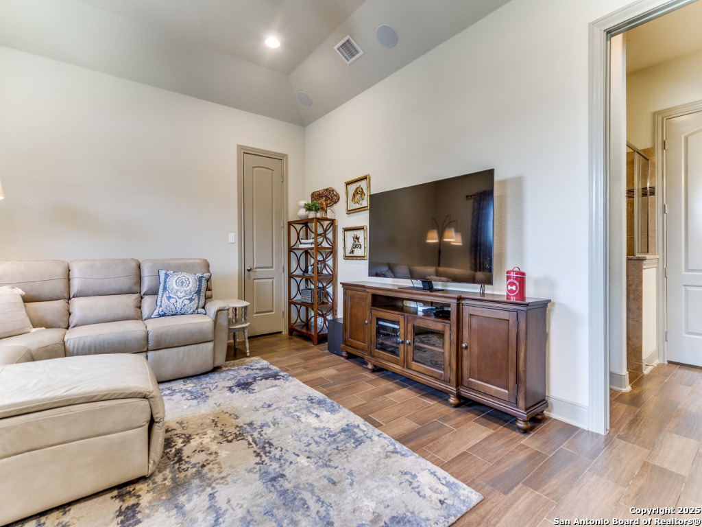 121 Pond View
