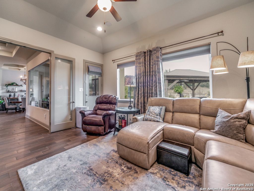 121 Pond View