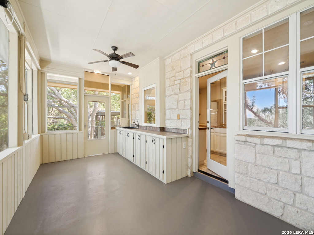 403 DEEP HOLLOW DR