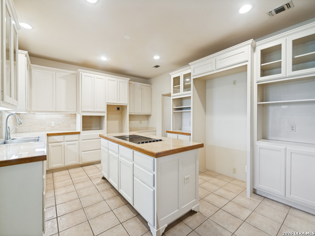 403 DEEP HOLLOW DR
