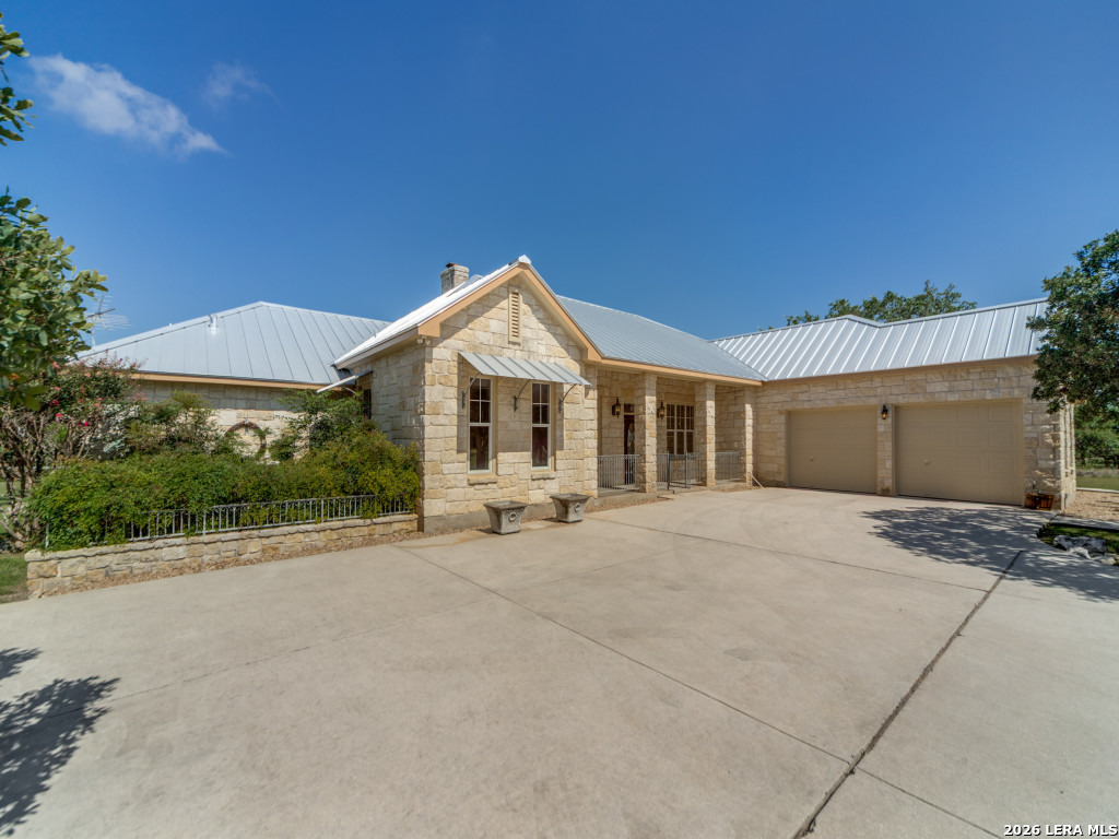 403 DEEP HOLLOW DR