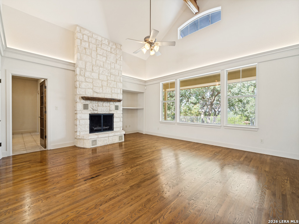 403 DEEP HOLLOW DR
