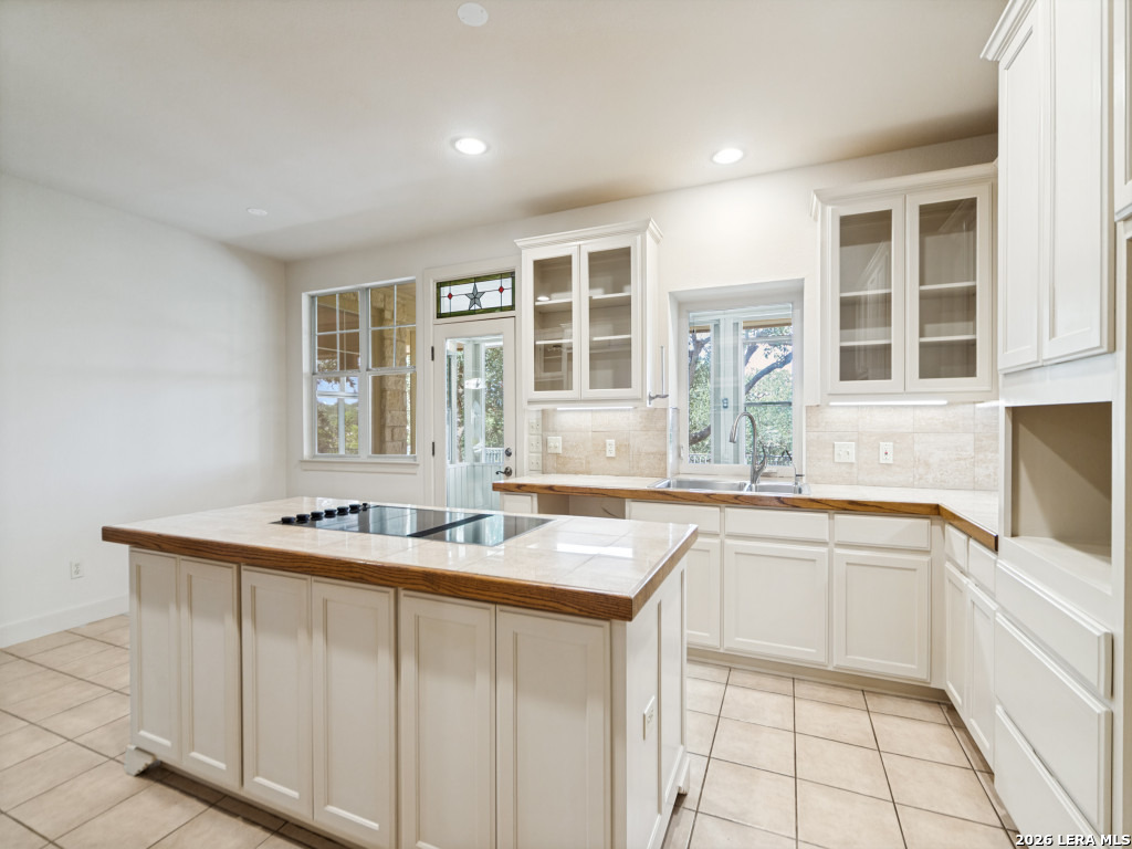 403 DEEP HOLLOW DR
