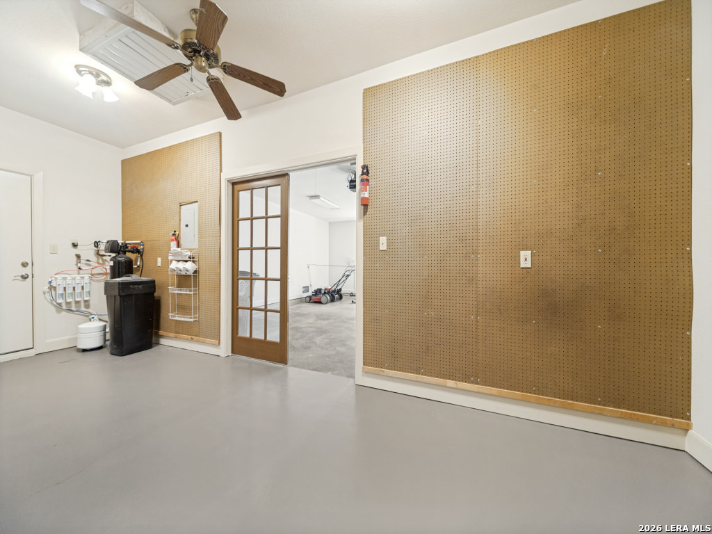 403 DEEP HOLLOW DR