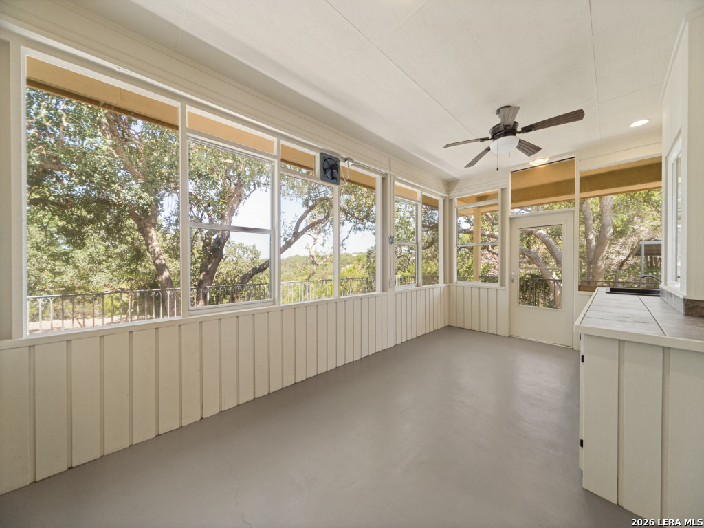 403 DEEP HOLLOW DR