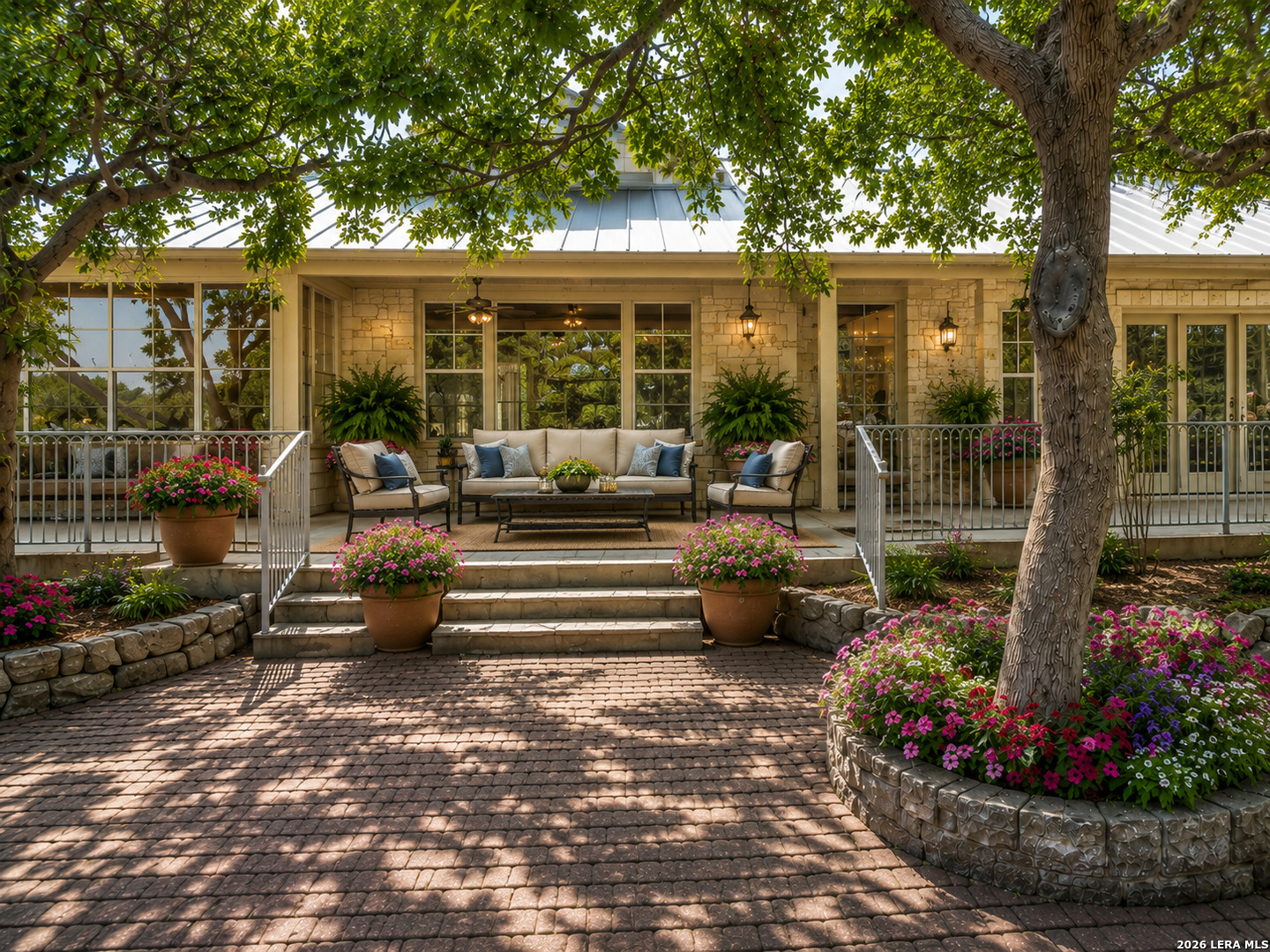 403 DEEP HOLLOW DR