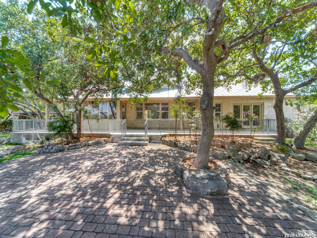 403 DEEP HOLLOW DR