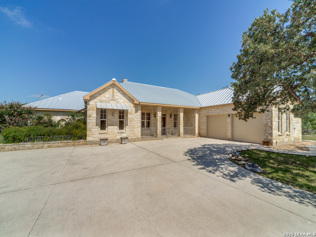 403 DEEP HOLLOW DR