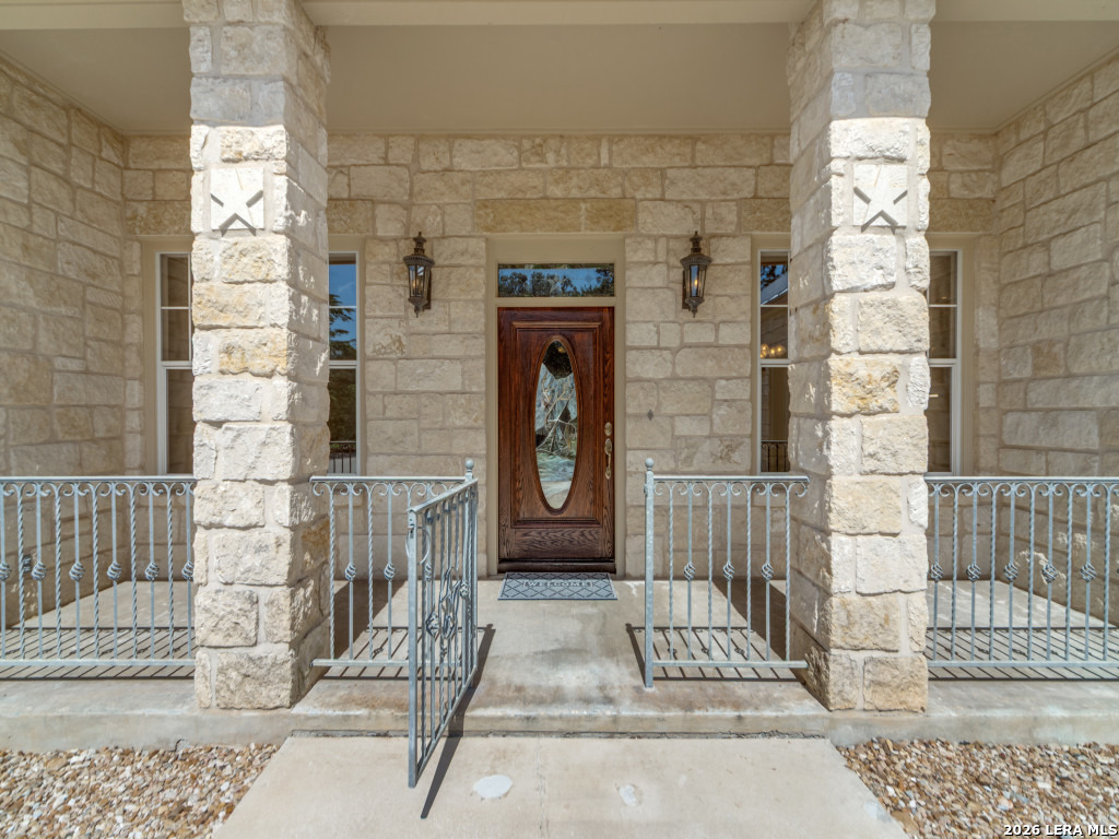403 DEEP HOLLOW DR