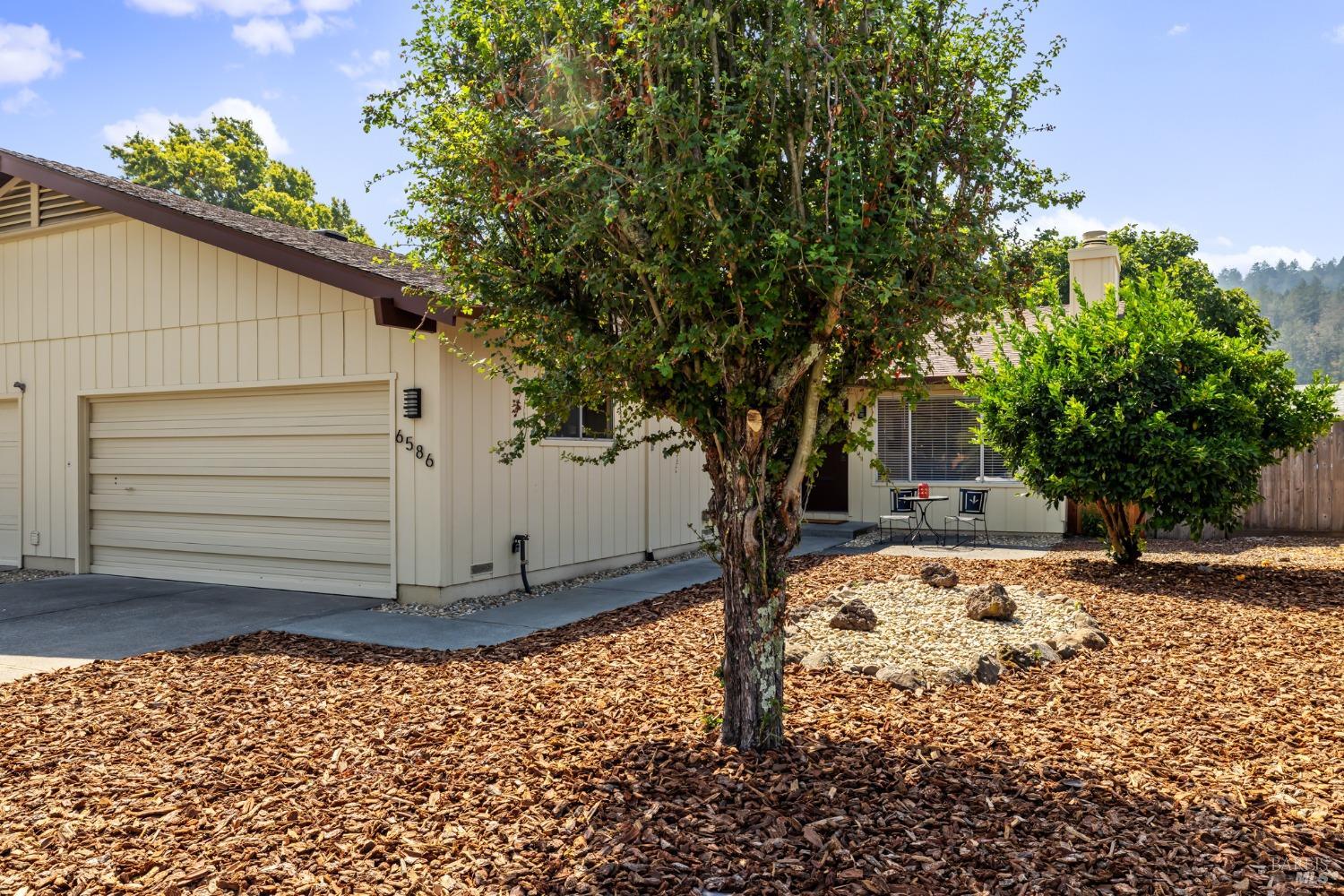 6586 Meadowridge Drive