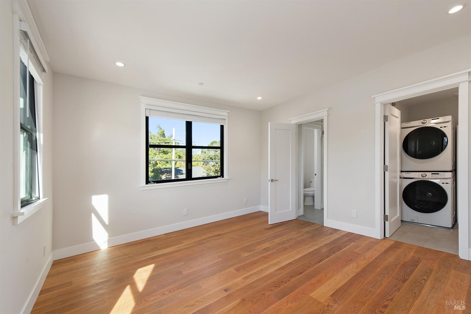 7631-7635 Healdsburg Ave