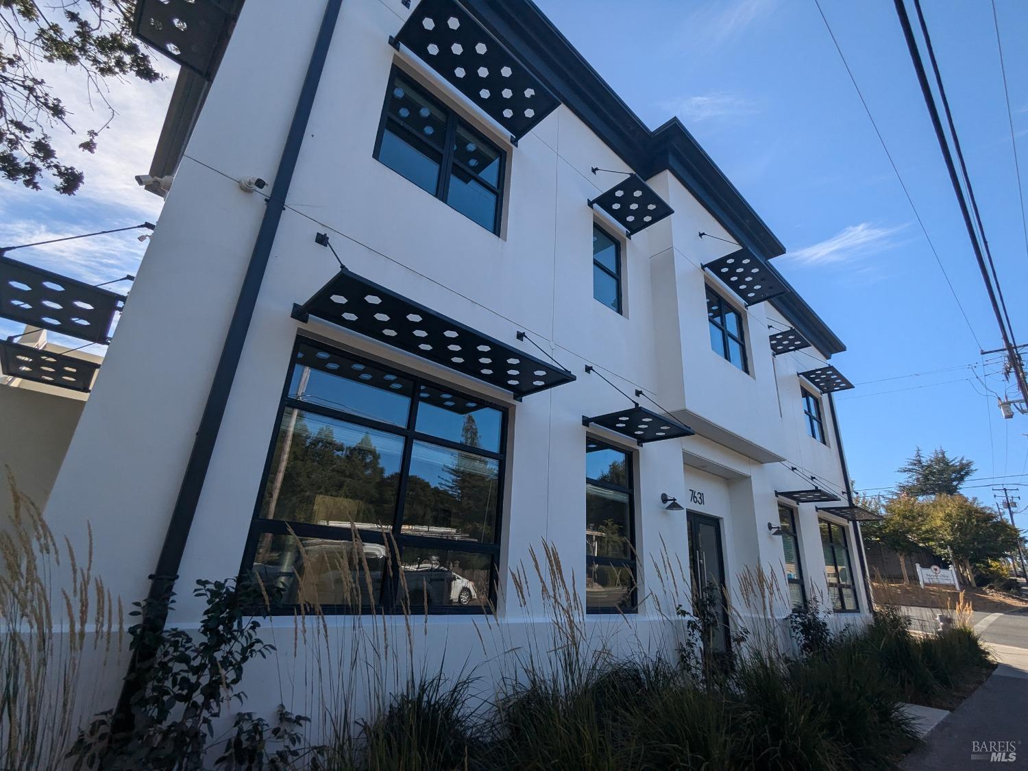 7631-7635 Healdsburg Ave