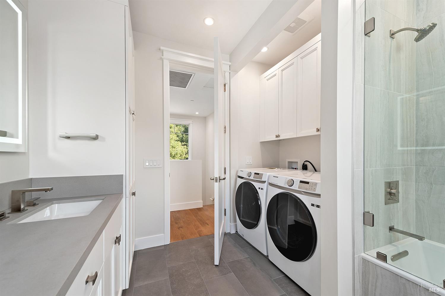 7631-7635 Healdsburg Ave