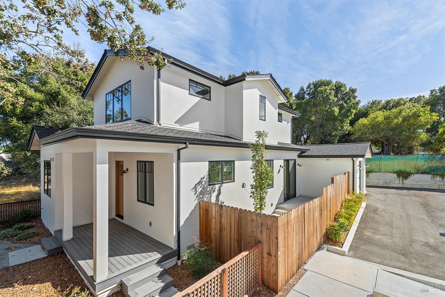 7631-7635 Healdsburg Ave