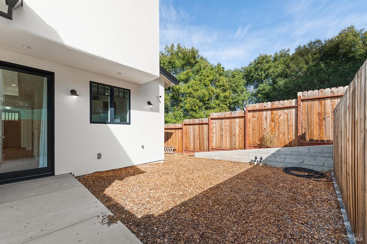 7631-7635 Healdsburg Ave
