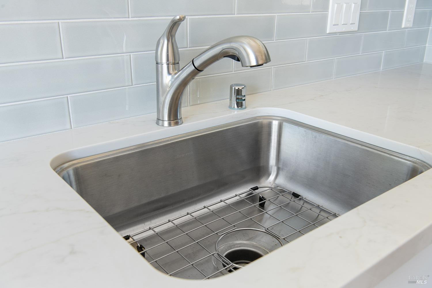 7631-7635 Healdsburg Ave