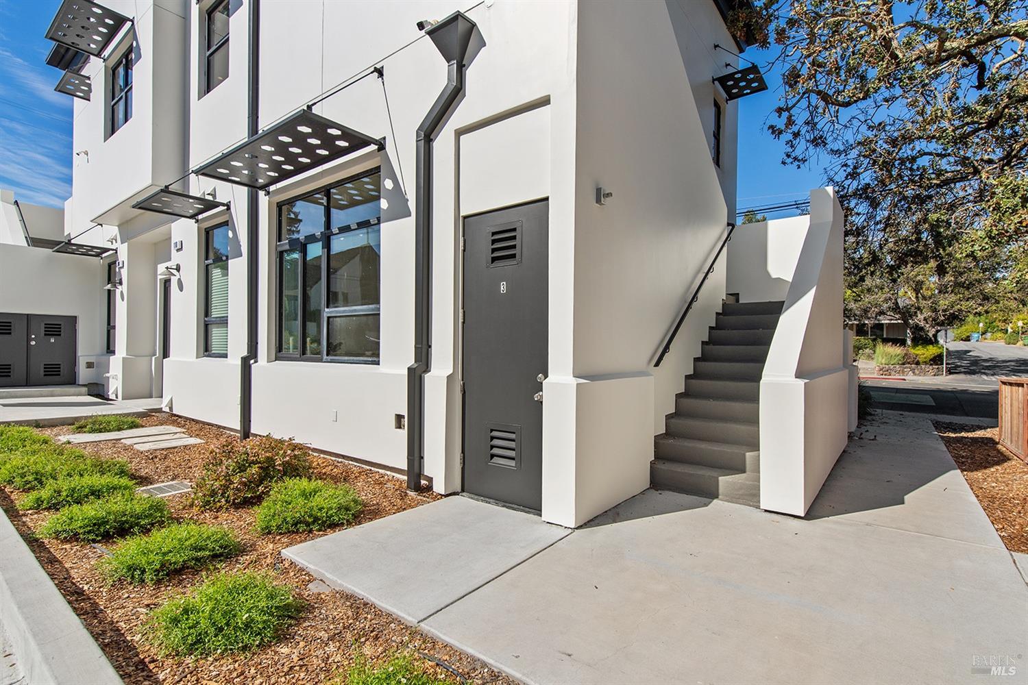 7631-7635 Healdsburg Ave