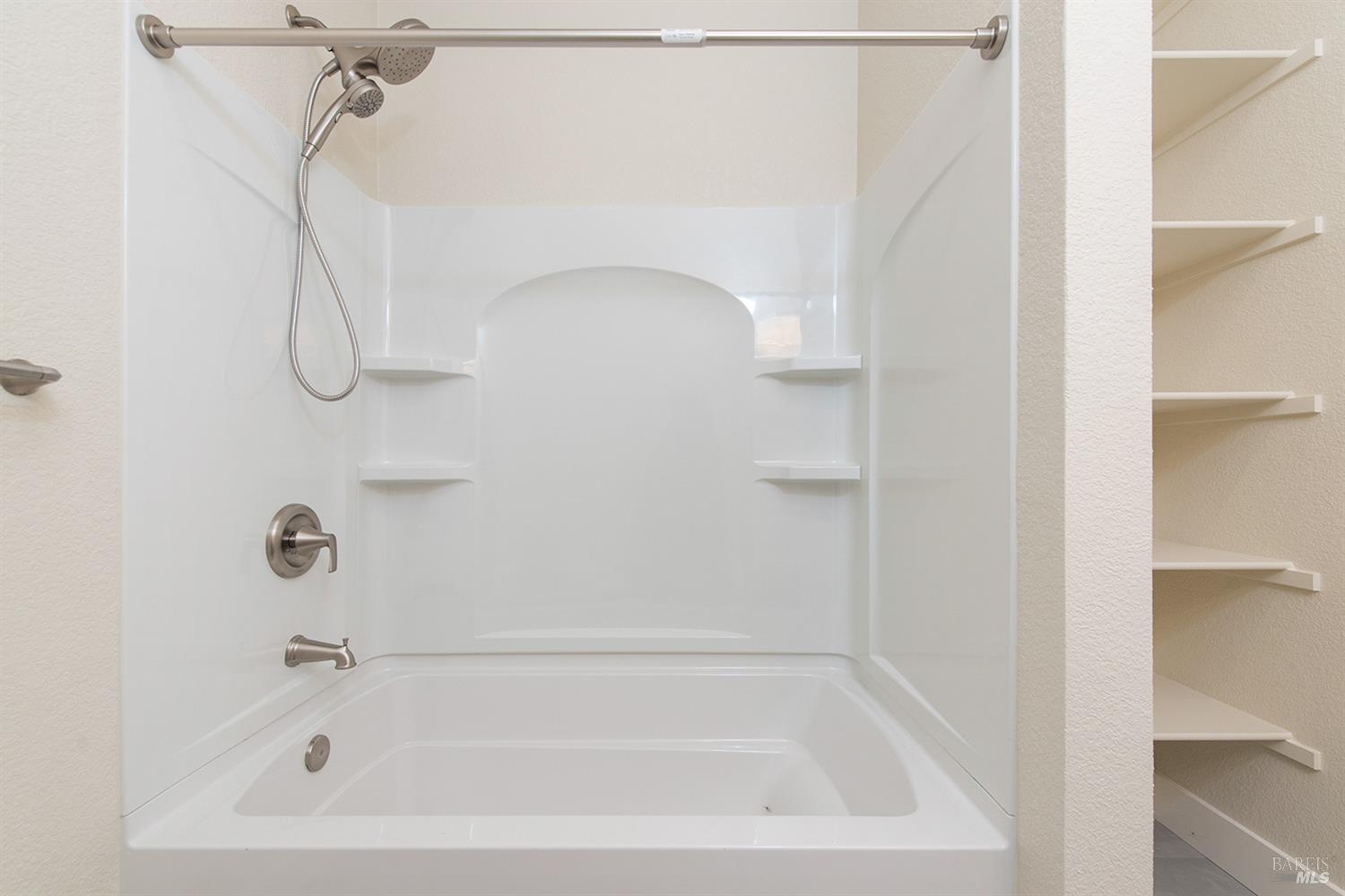 7631-7635 Healdsburg Ave