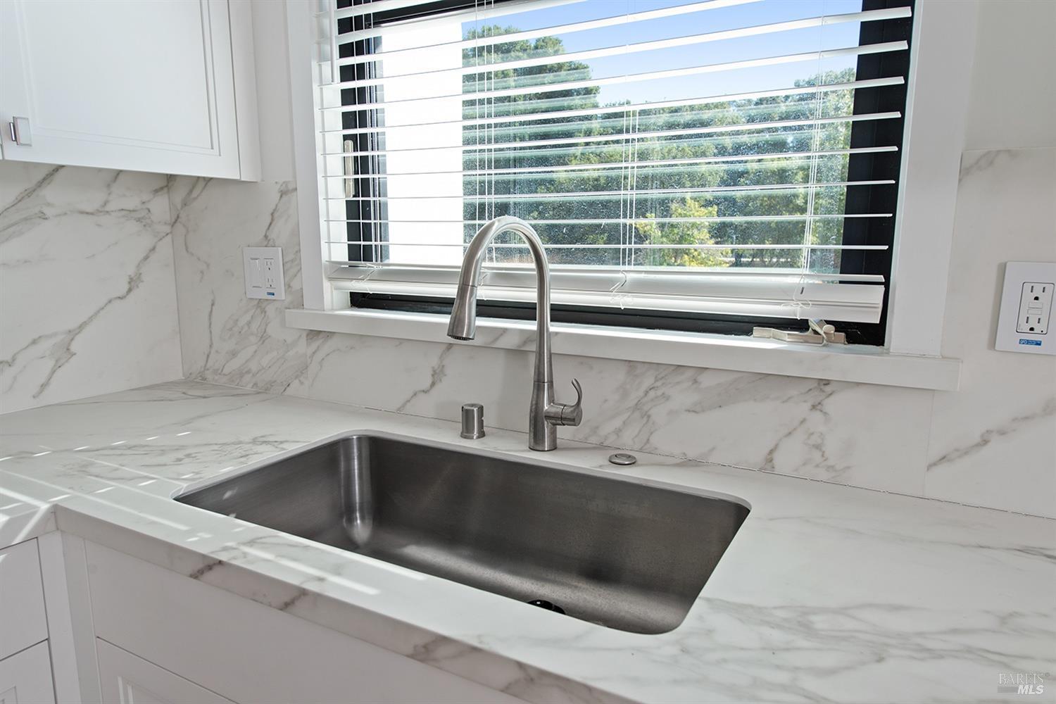 7631-7635 Healdsburg Ave