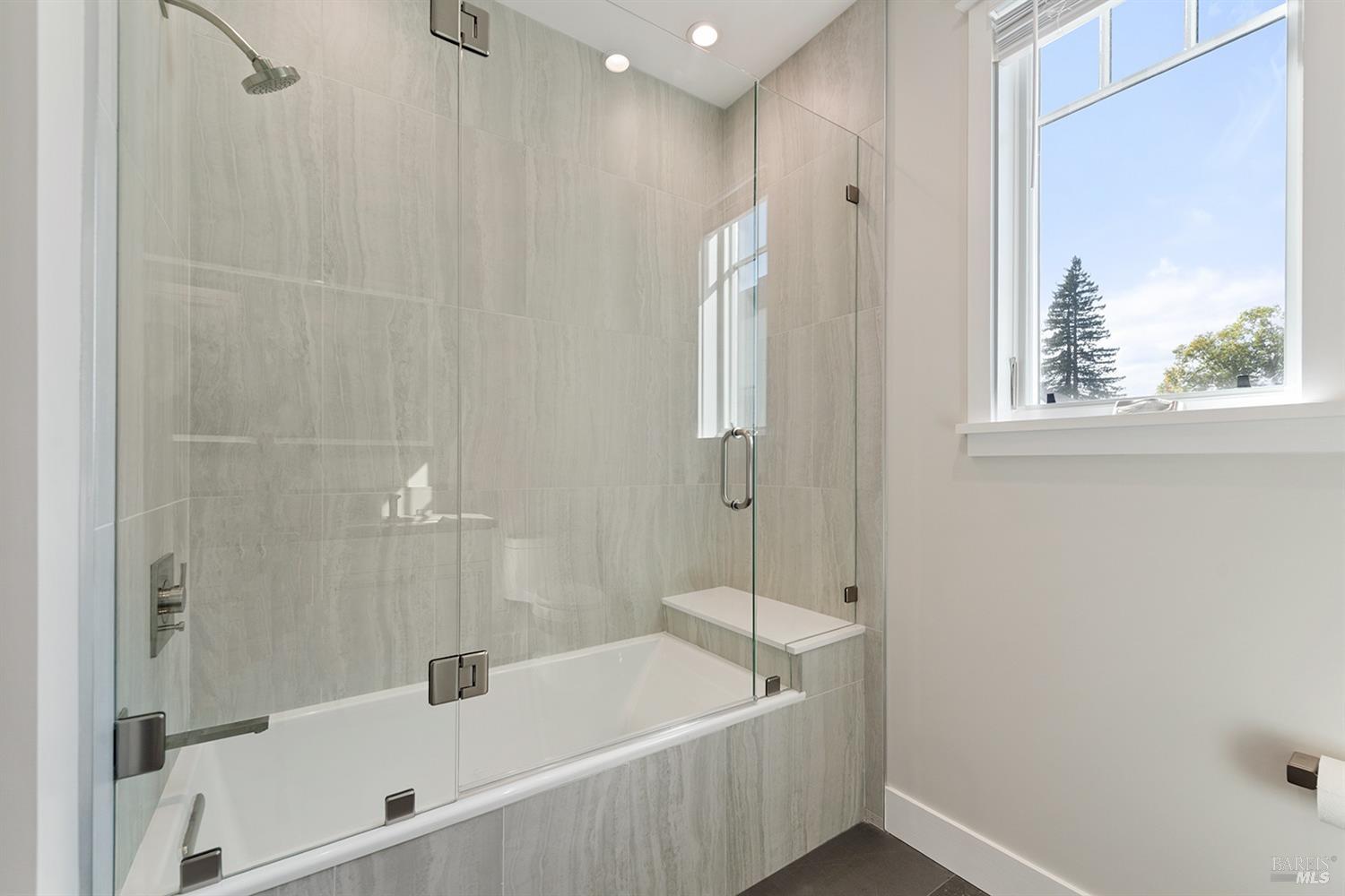 7631-7635 Healdsburg Ave