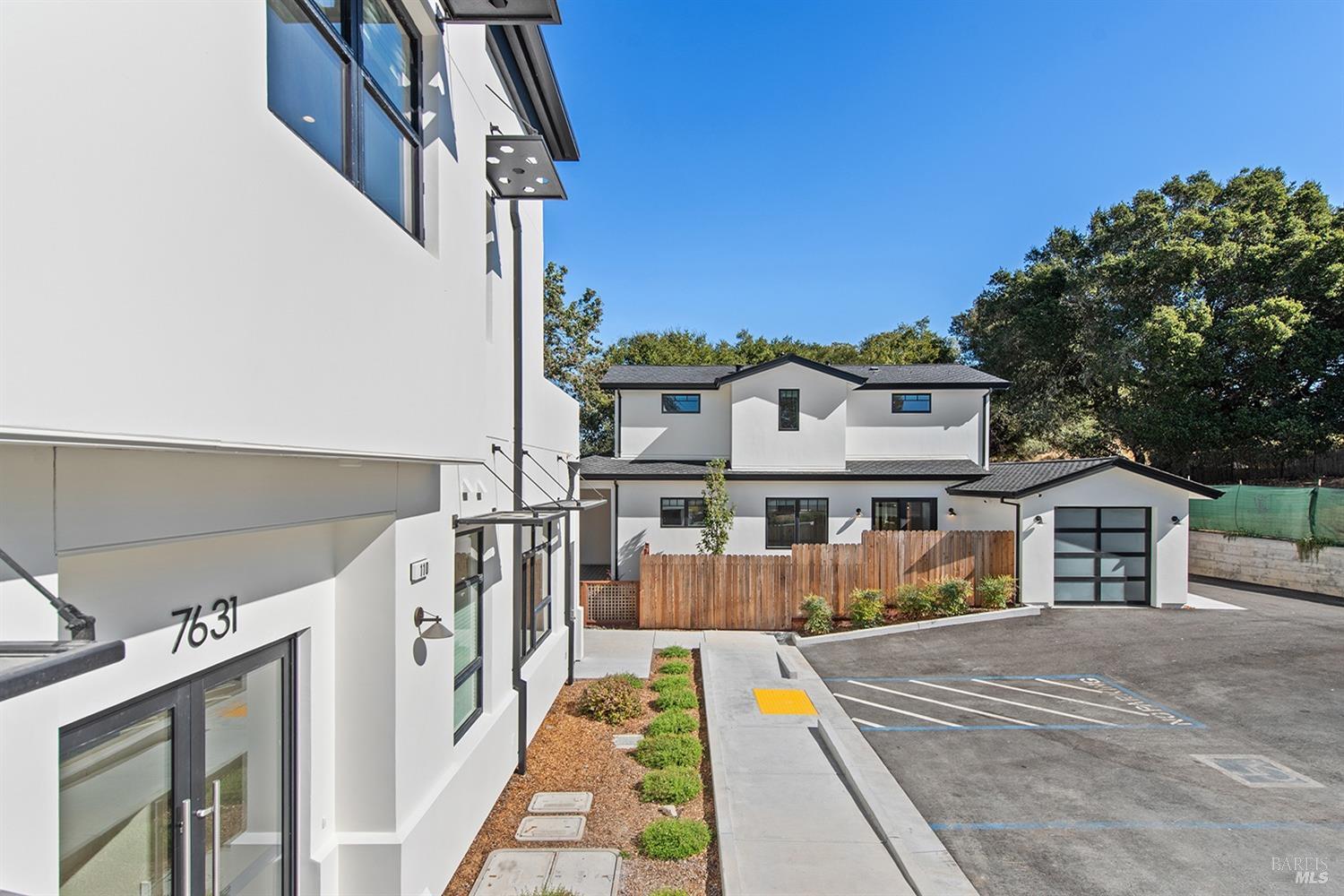 7631-7635 Healdsburg Ave