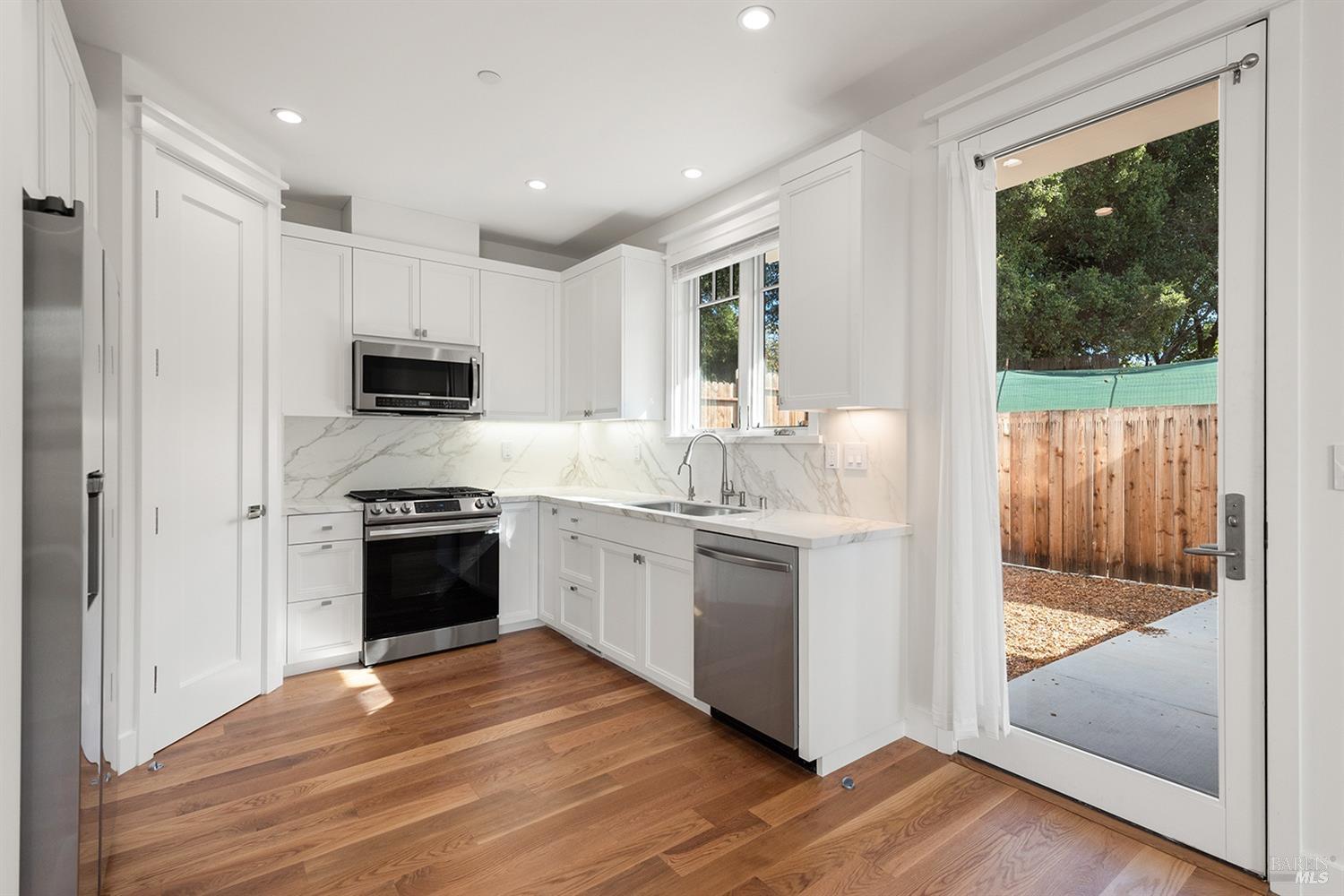 7631-7635 Healdsburg Ave