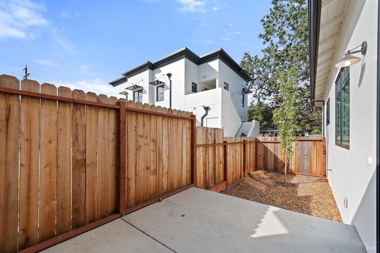 7631-7635 Healdsburg Ave