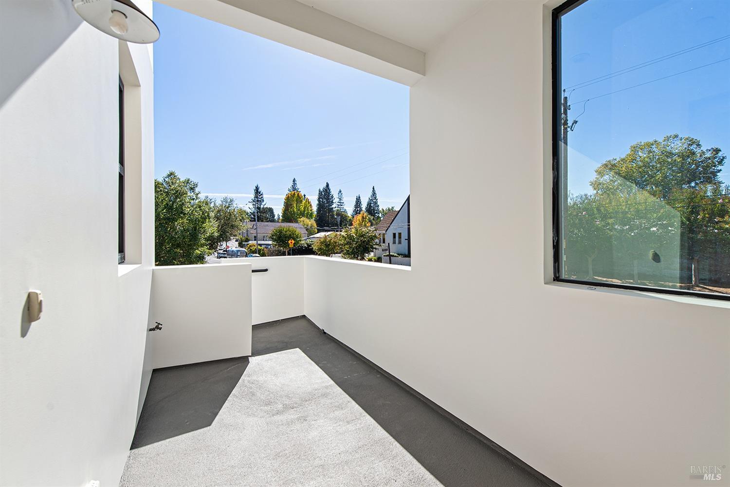 7631-7635 Healdsburg Ave