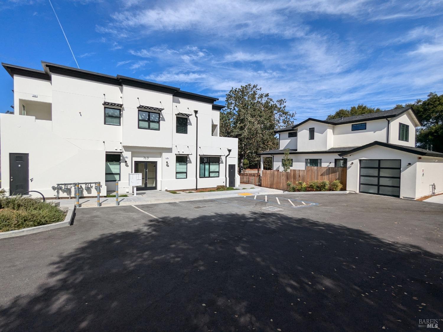7631-7635 Healdsburg Ave