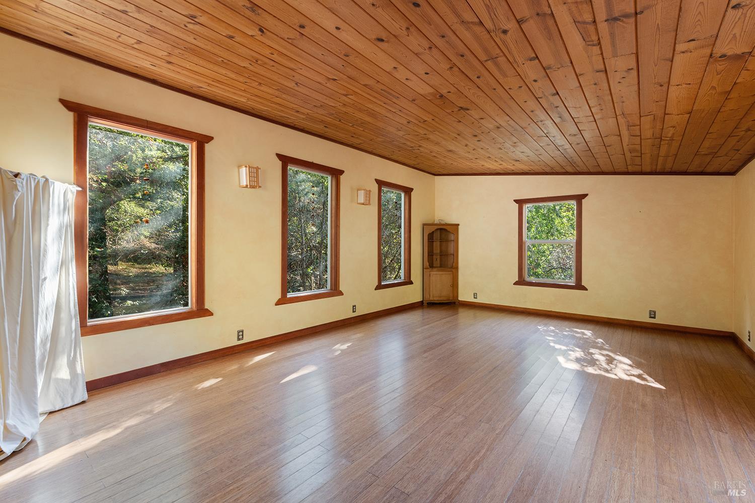 2888 Lynn Rd