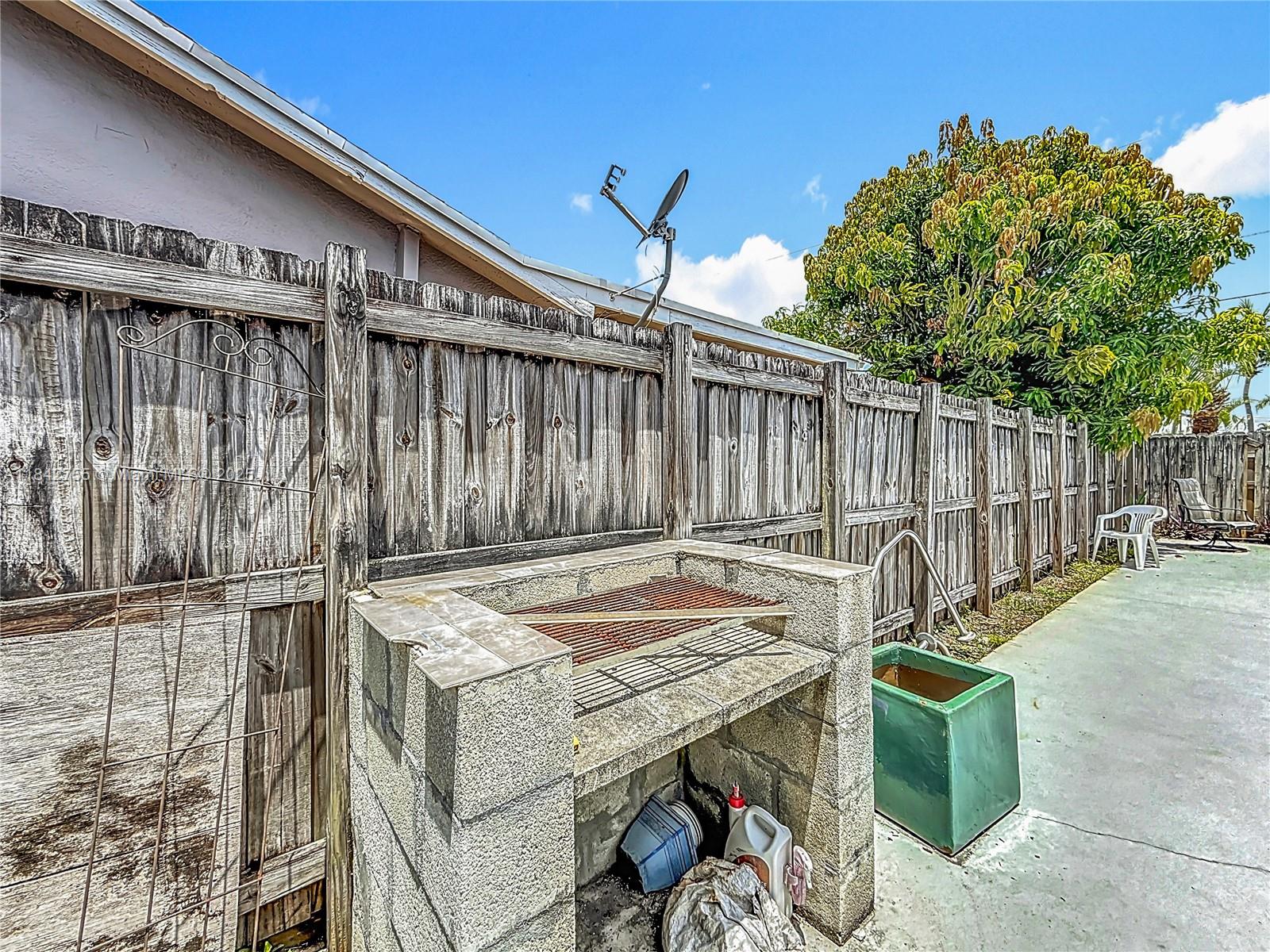 3245 SW 2nd St