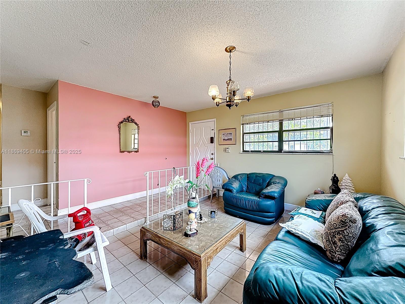 1055 NW 32nd Ct
